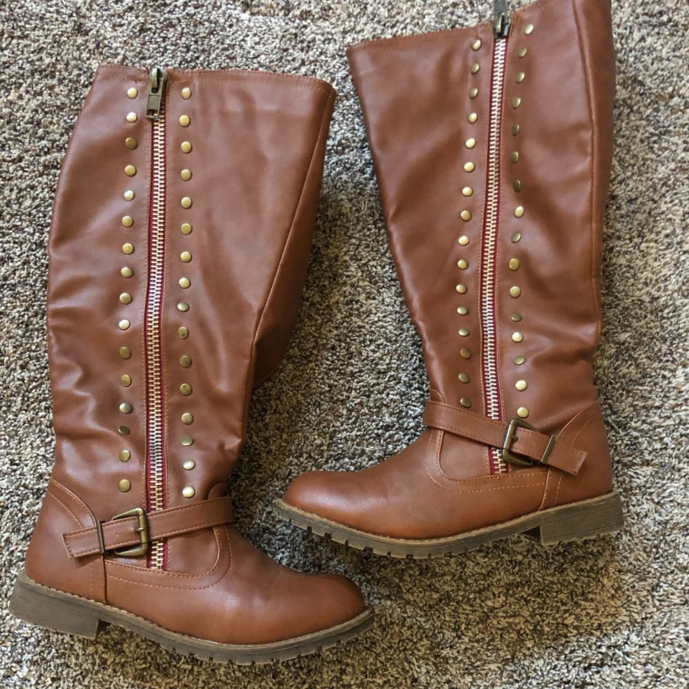 Chestnut boots